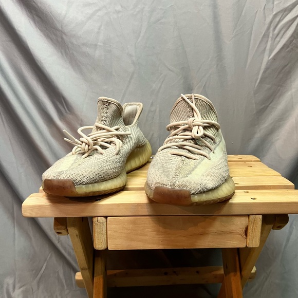 Yeezy Boost 350 v2 - Picture 2 of 4